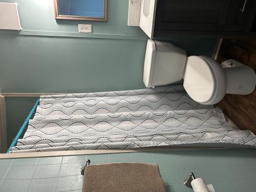 cabin_7_bath