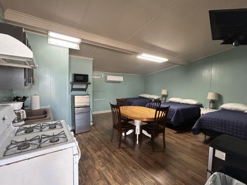 cabin_7_living_area